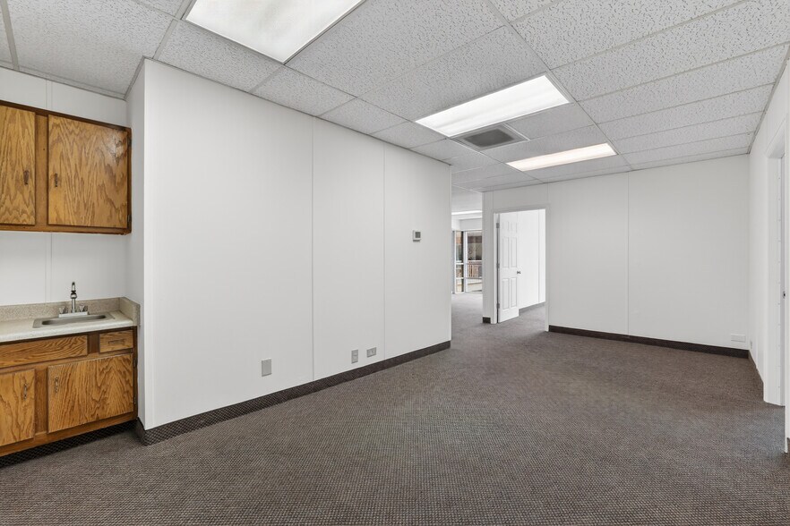 More Photos Of 441 Wadsworth Blvd, Lakewood Medical For Lease