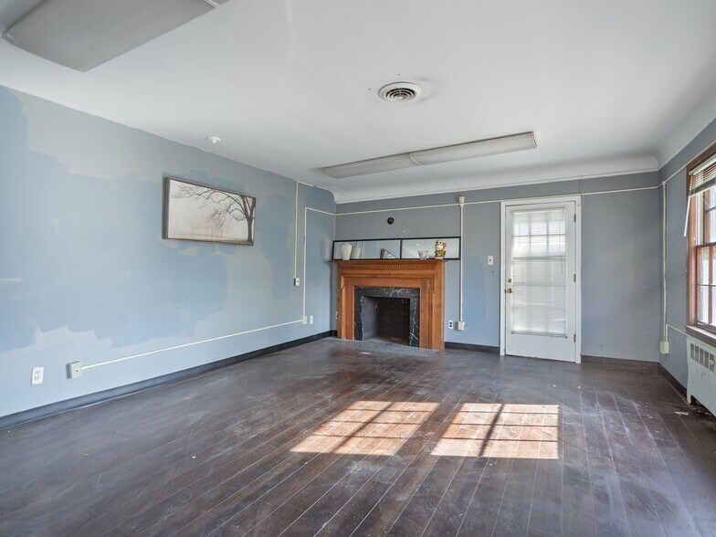 More Photos Of 2670 Chalmers St, Detroit Office For Sale