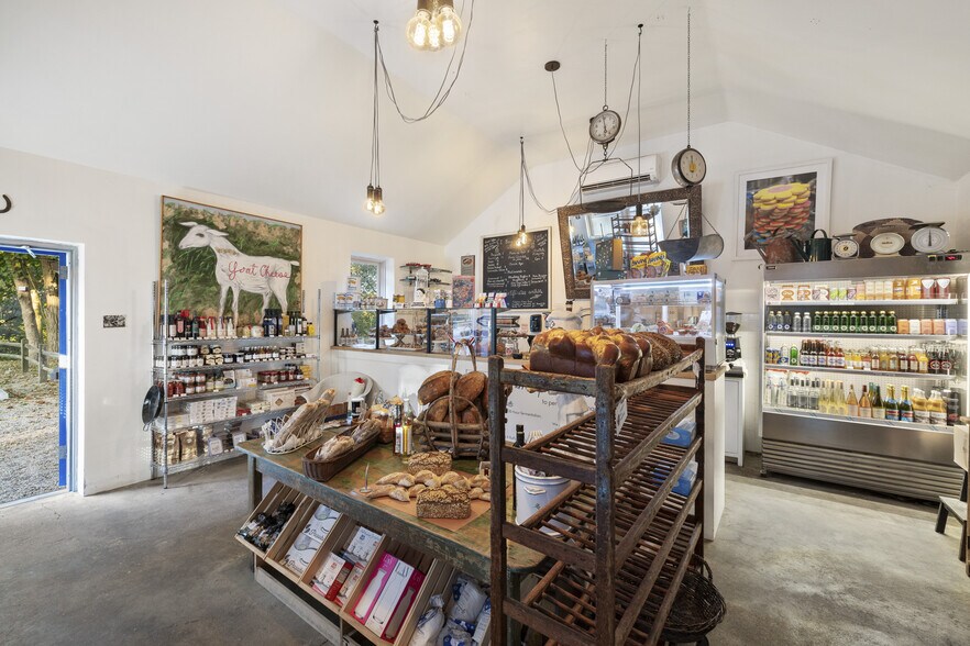 More Photos Of 1970 Montauk Hwy, Bridgehampton Restaurant For Sale