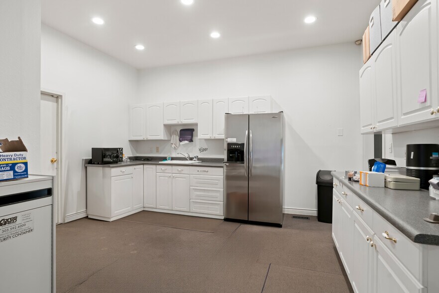 More Photos Of 2505 W Alamo Ave, Littleton Freestanding For Lease