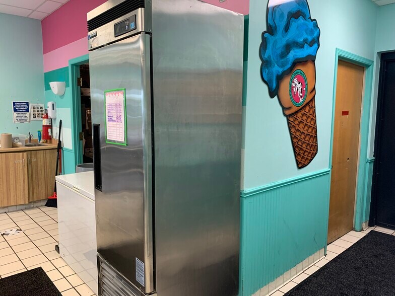 More Photos Of 1702-1740 Fordem Ave, Madison General Retail For Lease