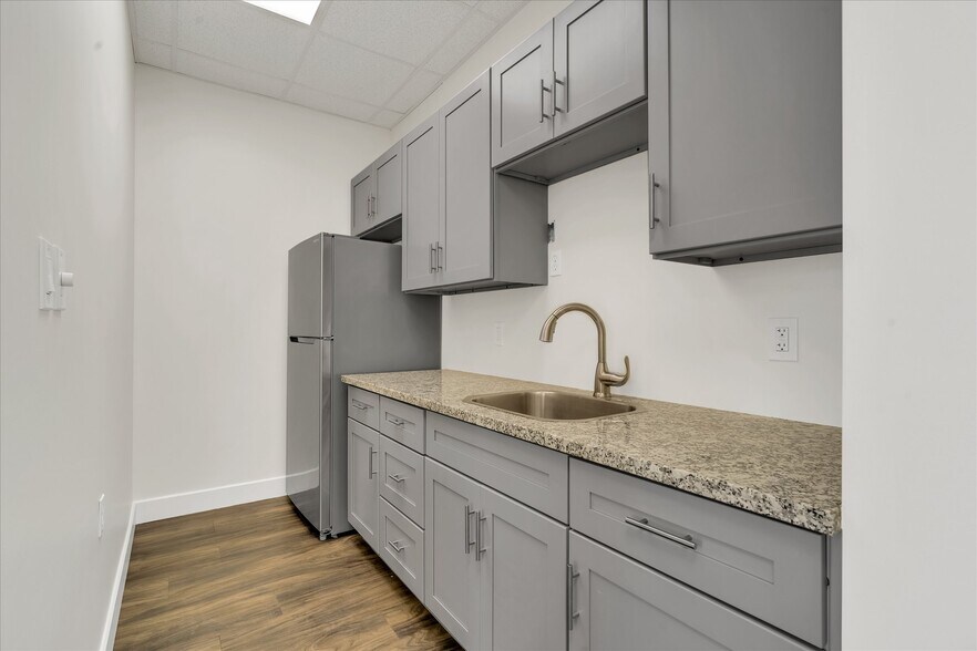 More Photos Of 3107 Elrod Rd, Katy Unknown For Lease