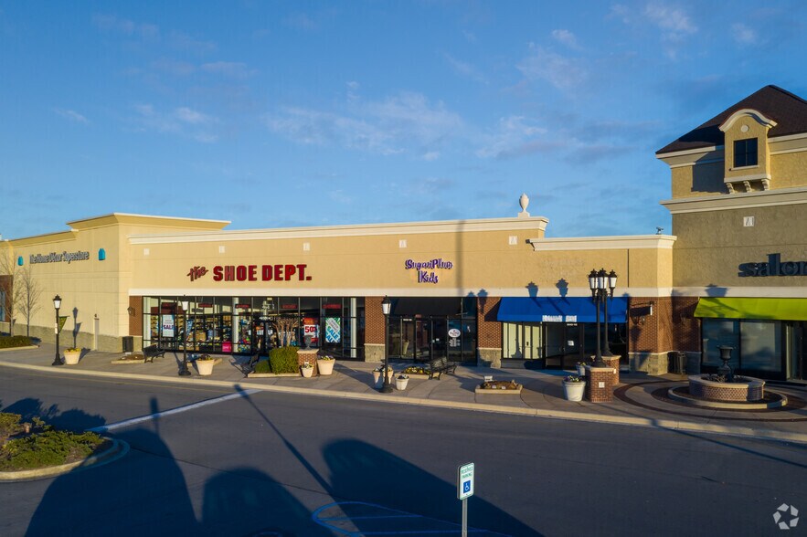 More Photos Of 5000-5084 Pinnacle Sq, Birmingham Storefront For Lease