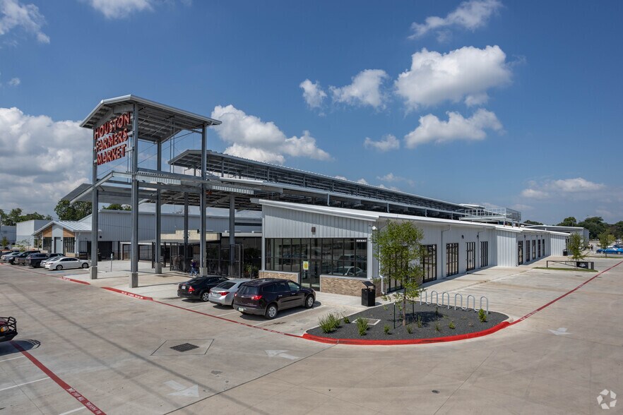 More Photos Of 2520 Airline Dr, Houston Storefront For Sale