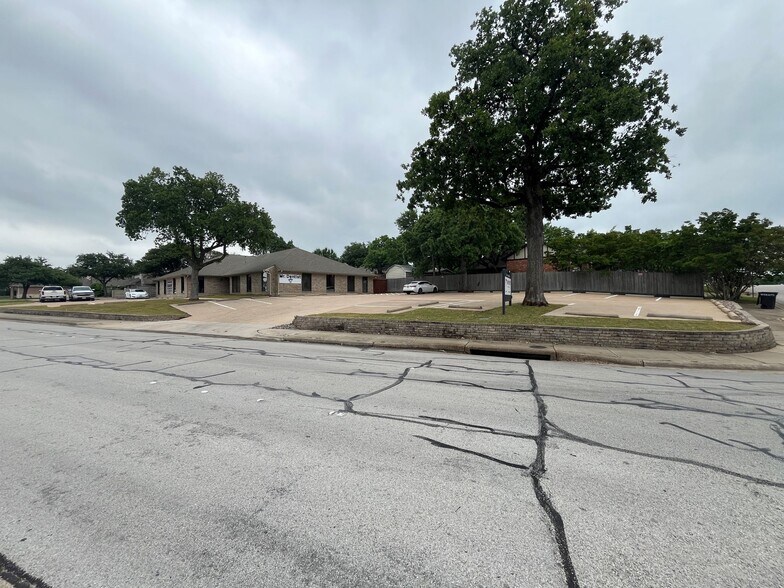 More Photos Of 615 W Harwood Rd, Hurst Medical For Sale