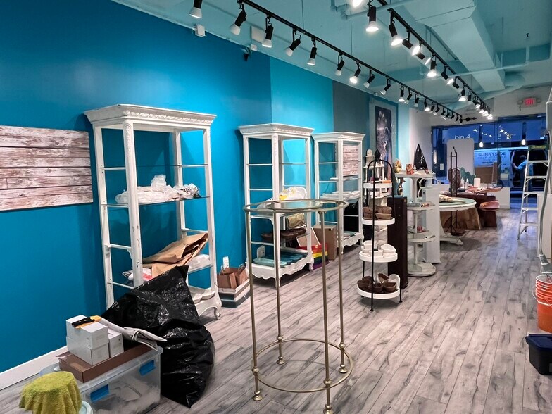 More Photos Of 2987 Granville St, Vancouver General Retail For Lease