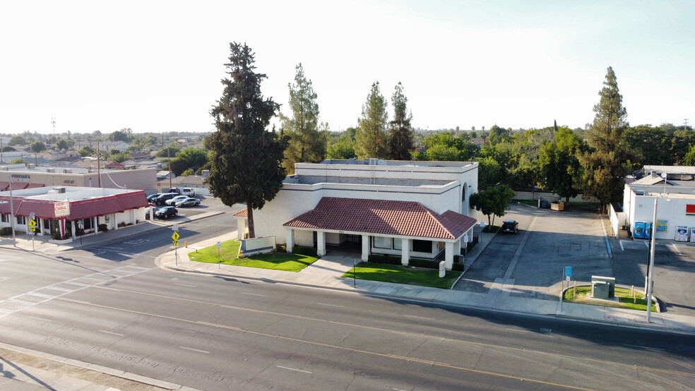 Primary Photo Of 1101 Cecil Ave, Delano Bank For Lease