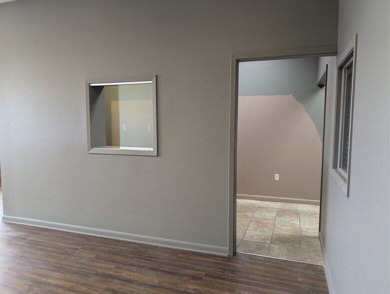 More Photos Of 2033 E Race Ave, Searcy General Retail For Lease