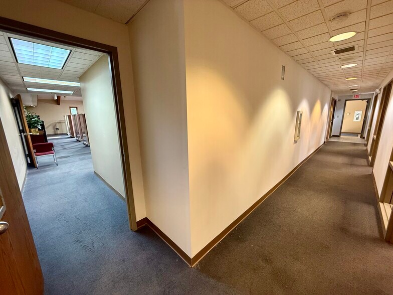 More Photos Of 321 S Blanchard St, Findlay Office For Sale