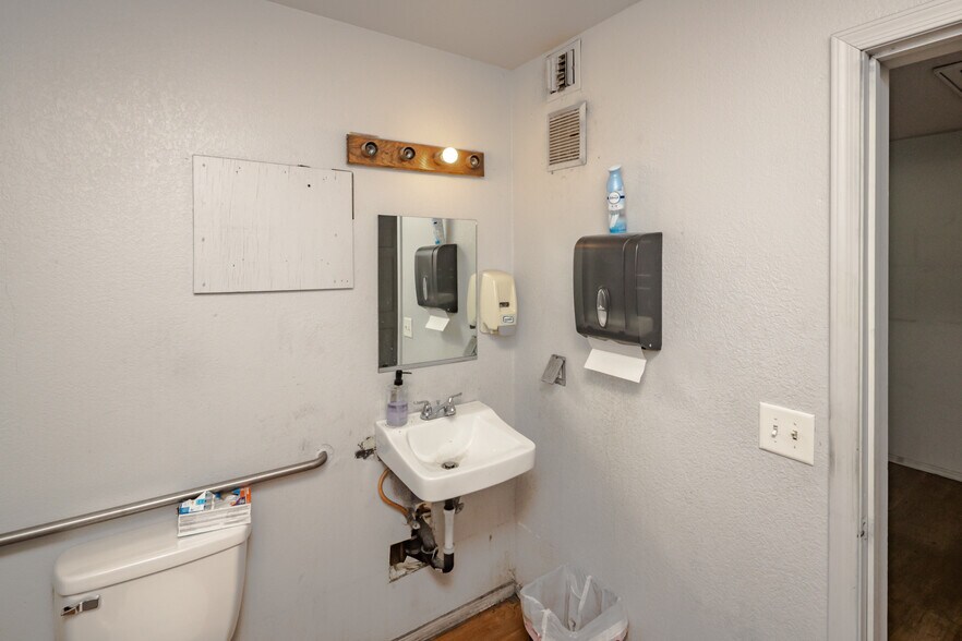 More Photos Of 1950 Centers Ave, Lake Havasu City Warehouse For Lease