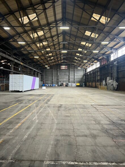 More Photos Of 1699 W Grand Ave, Oakland Manufacturing For Lease