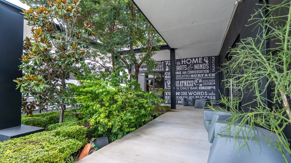 More Photos Of 6380 NE 4th Ave, Miami Office For Lease