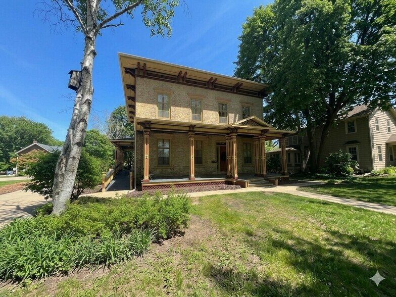 Primary Photo Of 522 W Main St, Whitewater Office For Lease