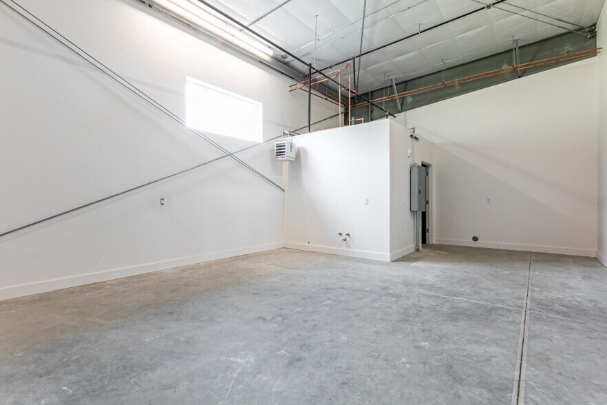 More Photos Of 5680 Browns Canyon Rd, Peoa Showroom For Lease