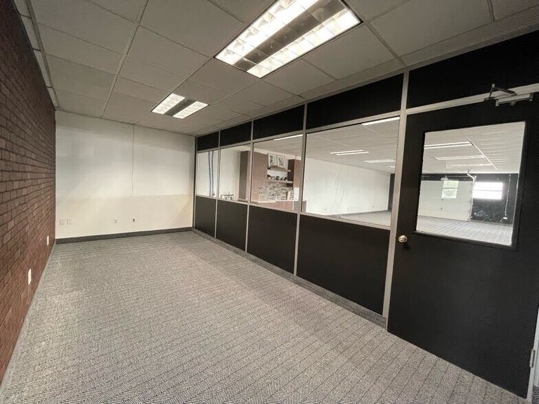 More Photos Of 25315 Kean St, Dearborn Light Distribution For Lease