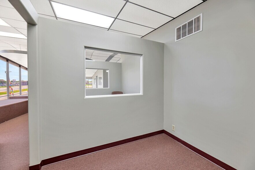 More Photos Of 11209 W Kellogg, Wichita Auto Dealership For Sale