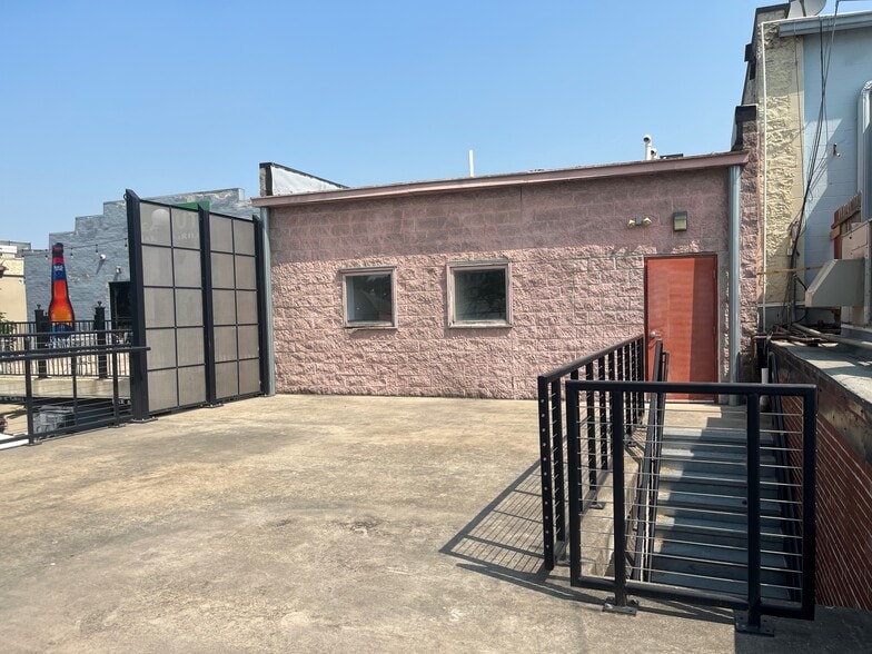 More Photos Of 20 W Chicago Ave, Naperville Restaurant For Sale