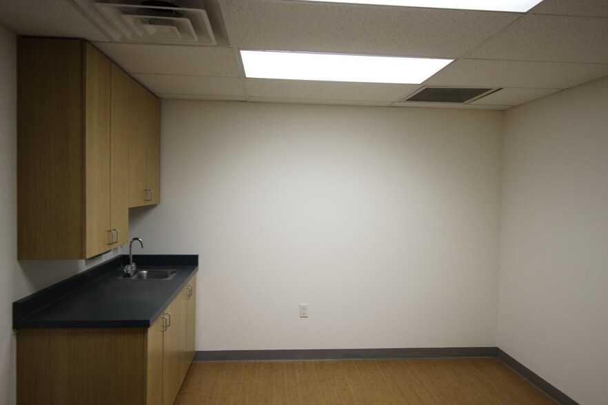 More Photos Of 66 N Pecos Rd, Henderson Medical For Lease