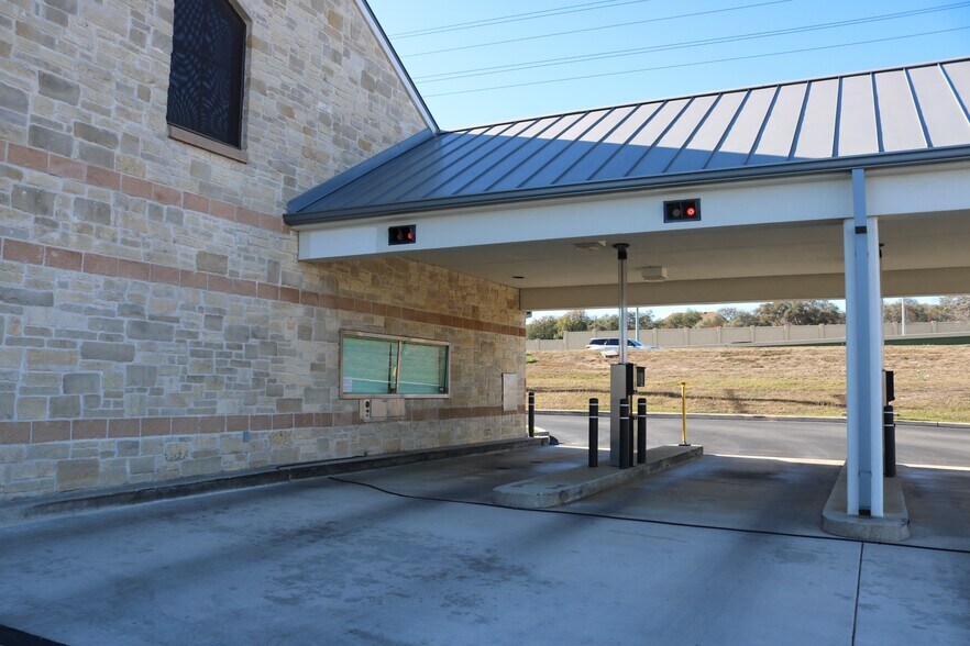 More Photos Of 20710 N US Highway 281, San Antonio Bank For Sale