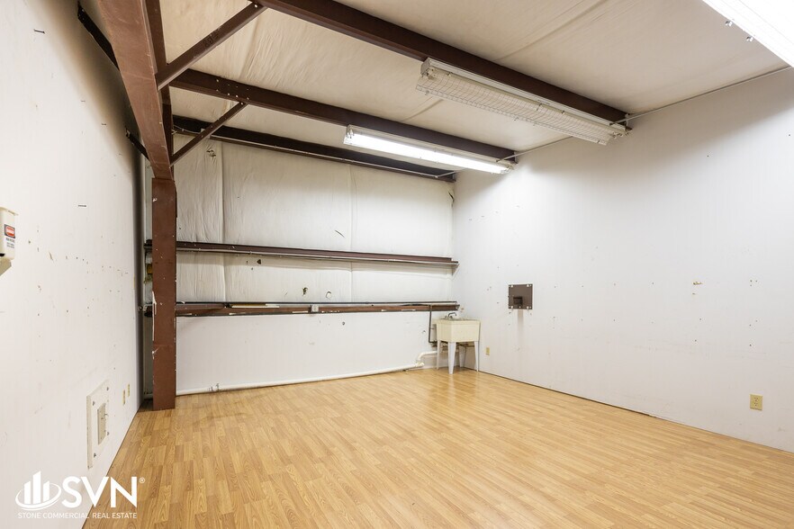 More Photos Of 129 Macarthur Ct, Nicholasville Warehouse For Lease