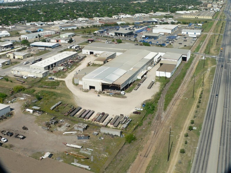 More Photos Of 105 Villa Dr, Corpus Christi Manufacturing For Lease