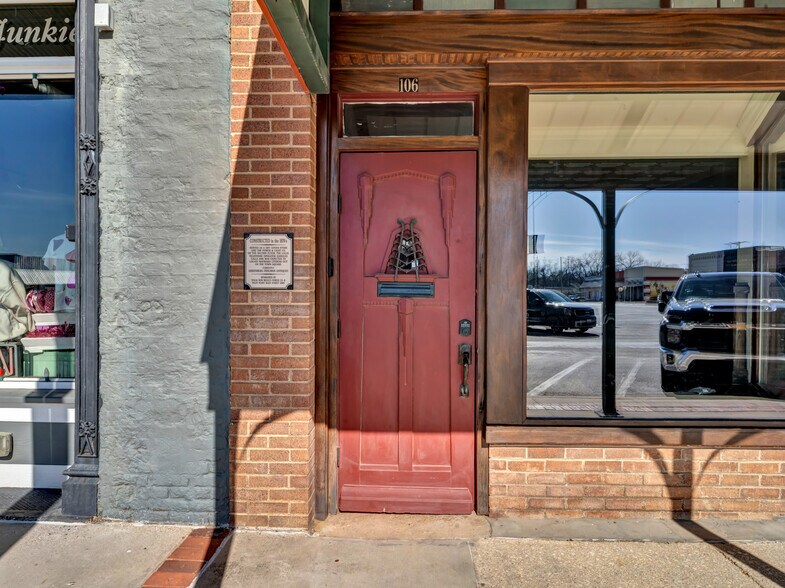 More Photos Of 106 W Main St, Pilot Point Storefront For Sale