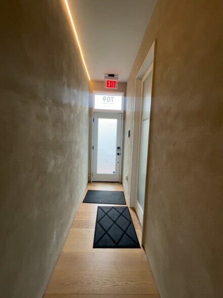 More Photos Of 709 D St SE, Washington Storefront For Lease