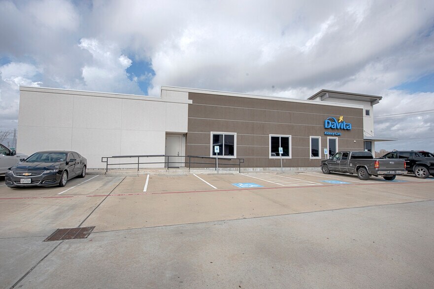 More Photos Of 7236 Medical Center Dr, Texas City Medical For Lease