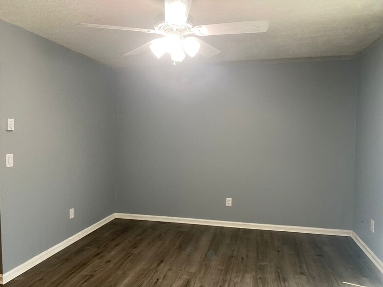 More Photos Of 1966 Lakeview Rd, Asheboro Apartments For Sale