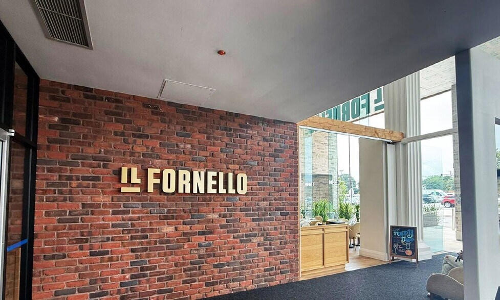 More Photos Of 2225 Erin Mills Pky, Mississauga Storefront For Lease