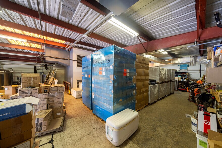 More Photos Of 2003 Colburn St, Honolulu Warehouse For Sale