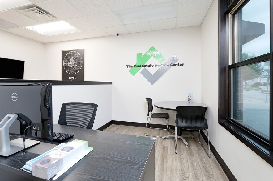 More Photos Of 2714 Aspen Rd, Ames Office For Lease