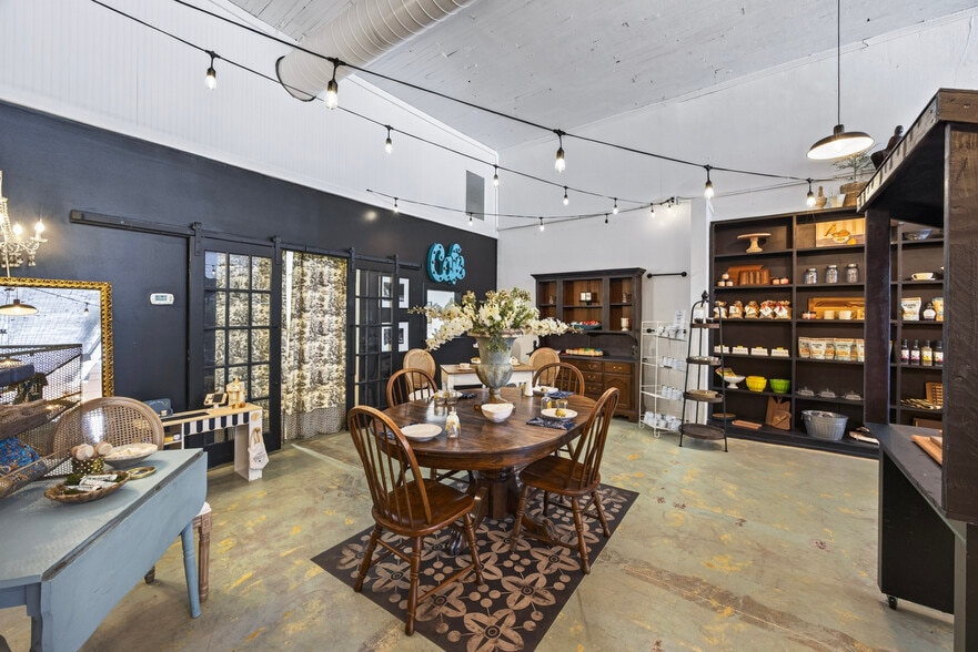 More Photos Of 107 W Commercial Ave, Monterey Office For Sale