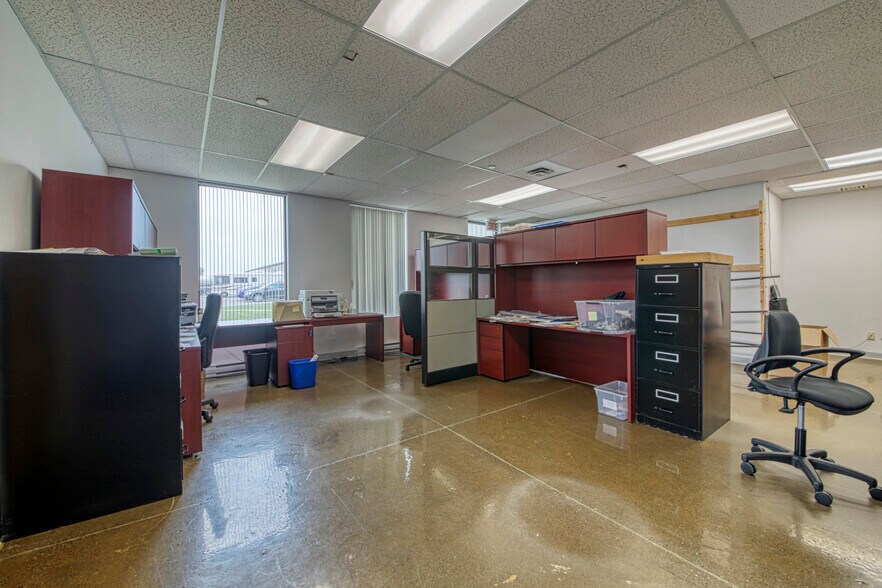 More Photos Of 1265-1325 Rue Industrielle, La Prairie Warehouse For Lease