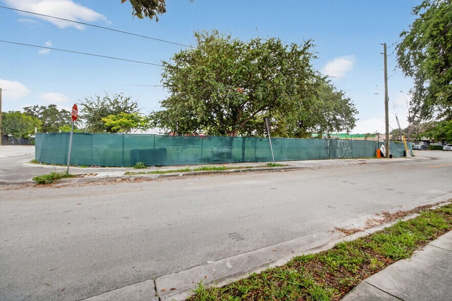 More Photos Of 5434 NE Miami Ct, Miami Land For Sale