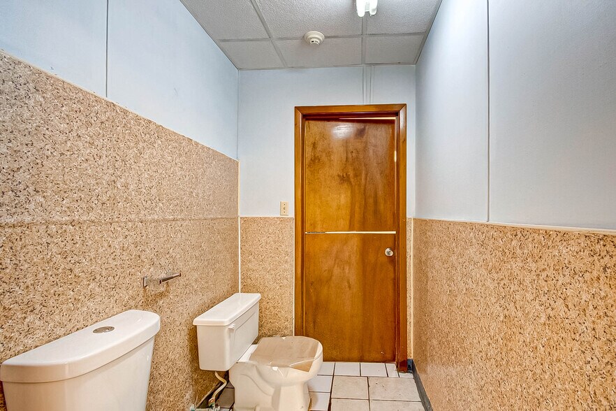 More Photos Of 3019 Dickinson Ave, Dickinson Freestanding For Sale