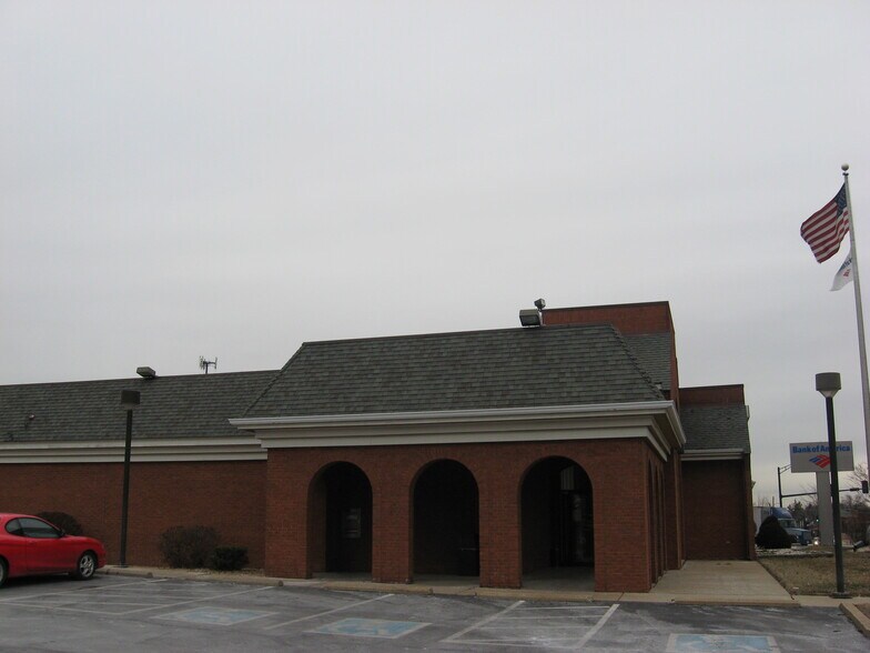 More Photos Of 311 S Main St, O'Fallon Office For Sale