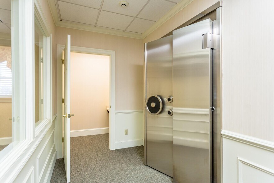 More Photos Of 9972 Spotswood Trl, Mcgaheysville Bank For Lease