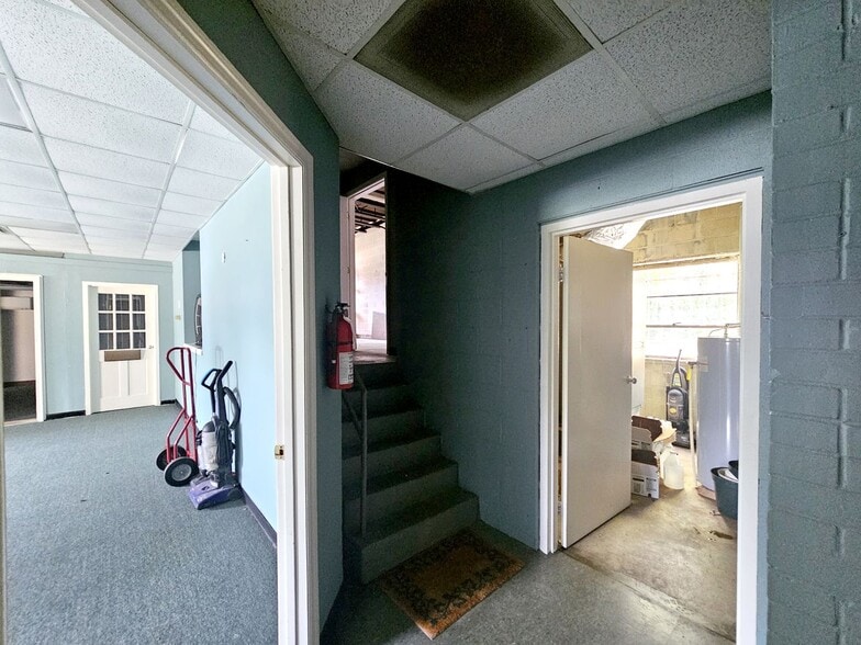 More Photos Of 425 S Lee St, Whiteville Office For Sale