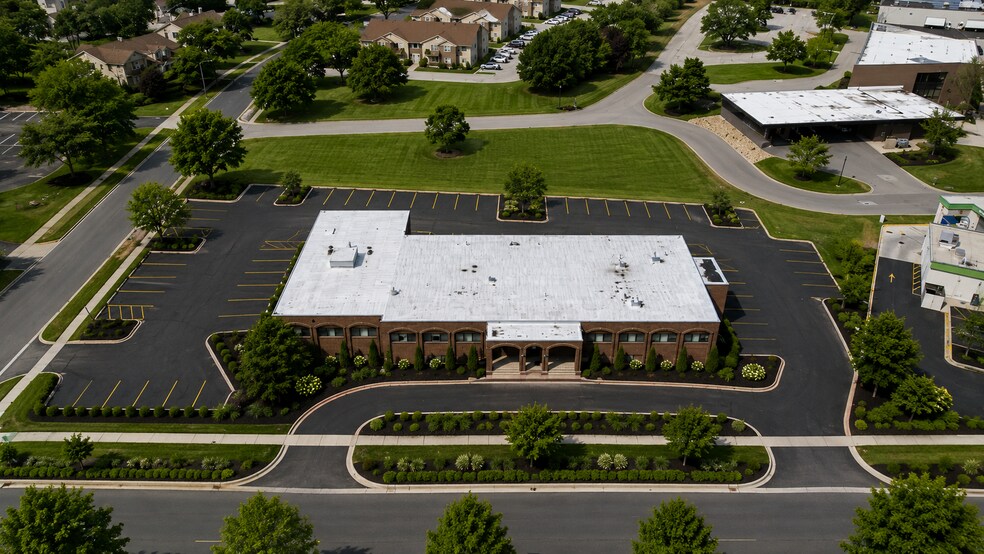 More Photos Of 460 Coventry Ln, Crystal Lake Apartments For Sale