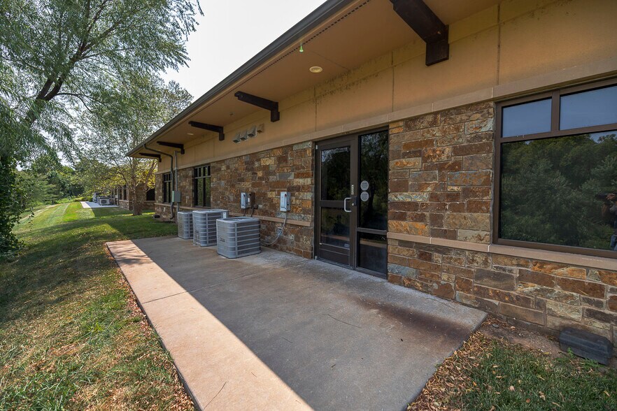 More Photos Of 13203 W 21st Ct N, Wichita Office For Sale