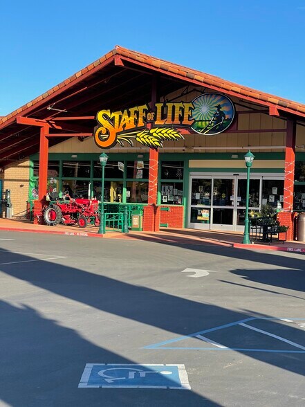 More Photos Of 950-990 E Lake Ave, Watsonville Unknown For Lease