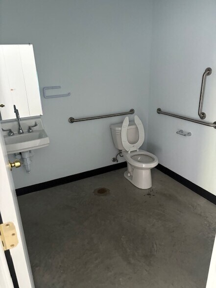 More Photos Of 7711 Porter Rd, Niagara Falls Medical For Lease