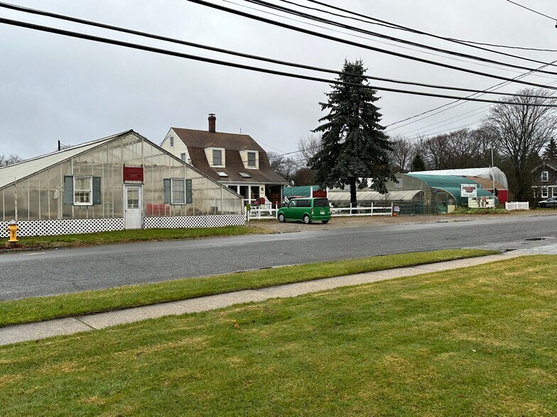 More Photos Of 482 Sylvan Ave, Bayport Garden Center For Sale