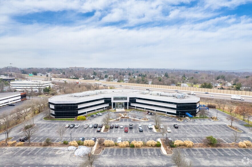More Photos Of 518 Township Line Rd, Blue Bell Office For Lease