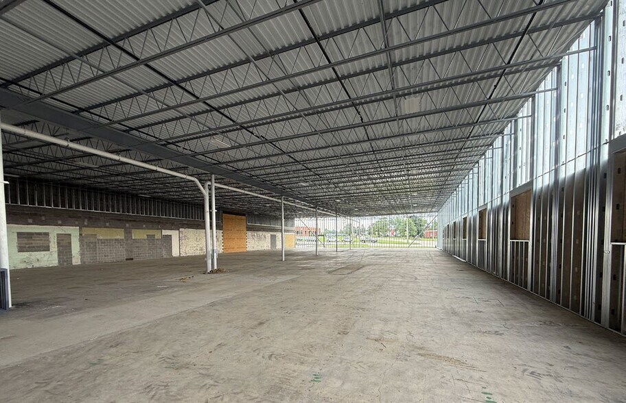 More Photos Of 5570 Creek Rd, Blue Ash Warehouse For Lease