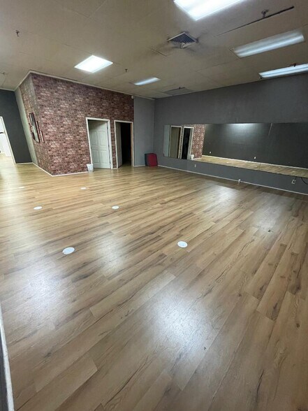 More Photos Of 2901 N 10th St, McAllen Storefront For Lease