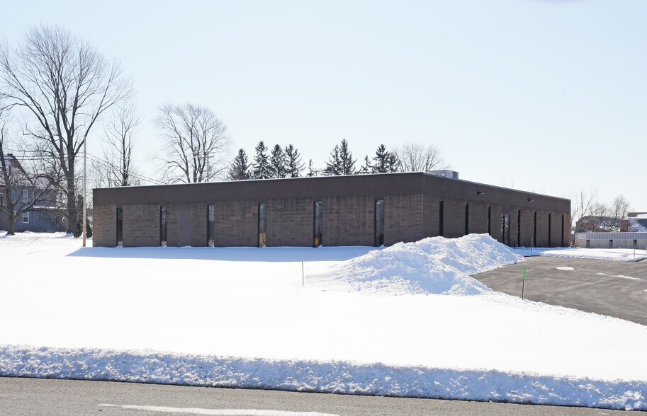 More Photos Of 6707 Brooklawn Pky, Mattydale Light Manufacturing For Lease