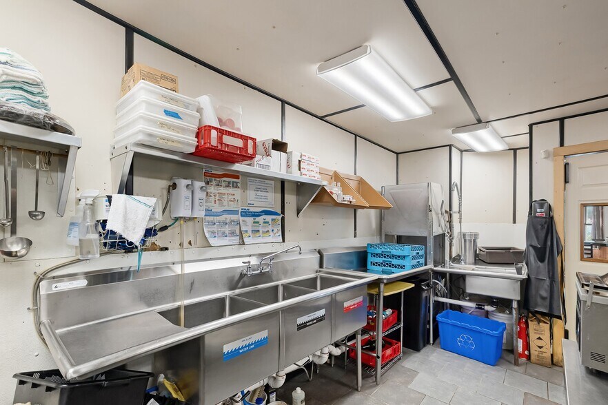 More Photos Of 4807 VT-15, Jeffersonville Specialty For Sale