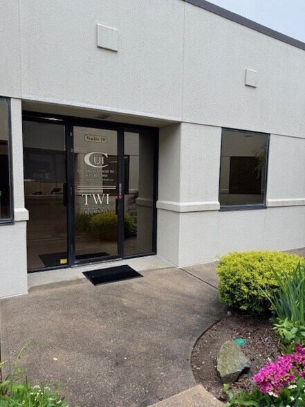 More Photos Of 201 Moreland Rd, Hauppauge Medical For Lease